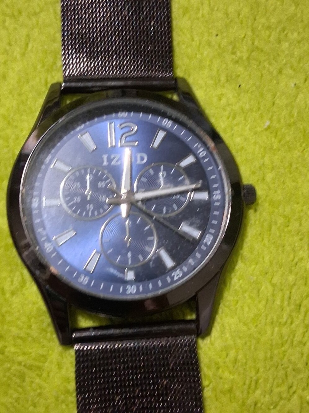 Izod Black Band, Blue Face and Silver Men’s Watch Caseback